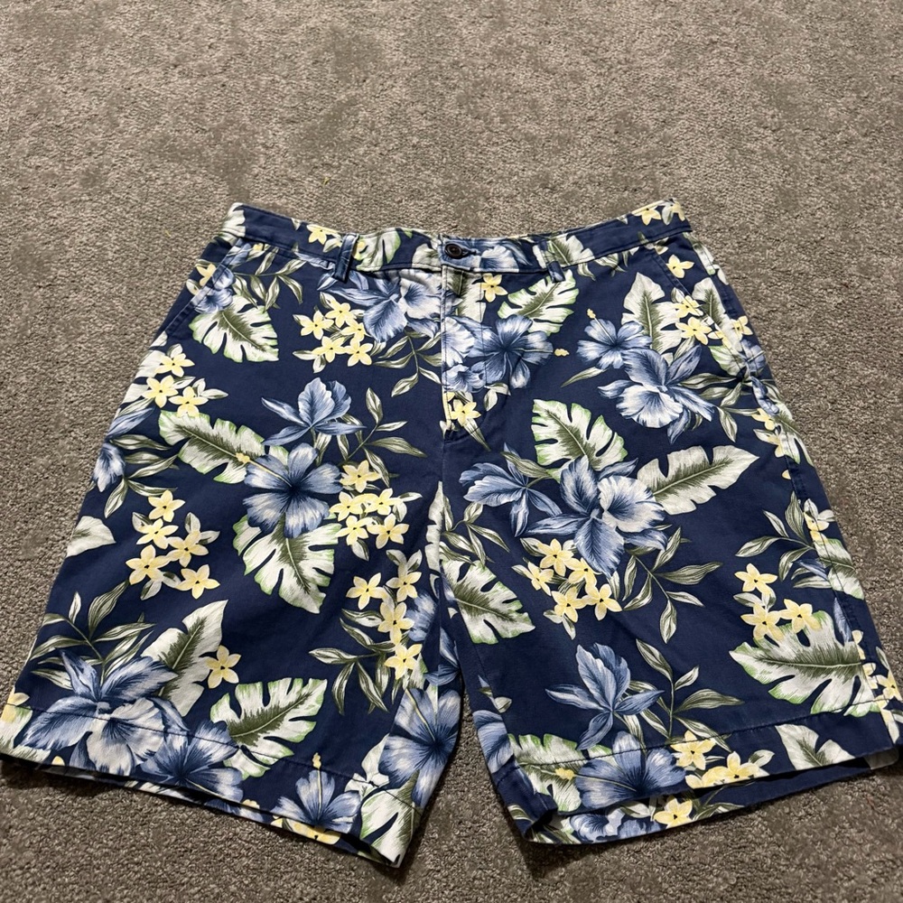 LANDS’ END men’s floral Hawaiian shorts with navy blue base‎ size 35